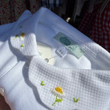 Polo LAB Claudia bianco con collo petalo piquet ricamato margherite