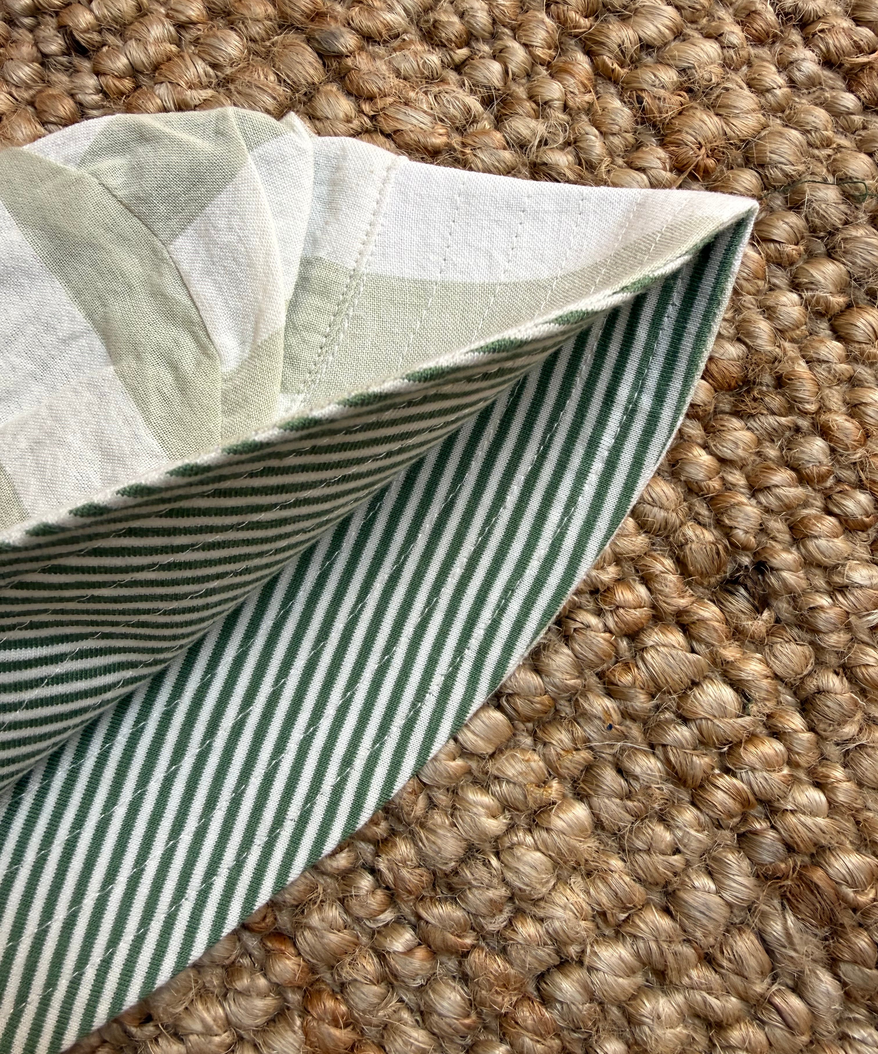Cappello da spiaggia reversibile rigoni verde salvia e bianco + righine bianco e verde Pigeon 26REVSSS