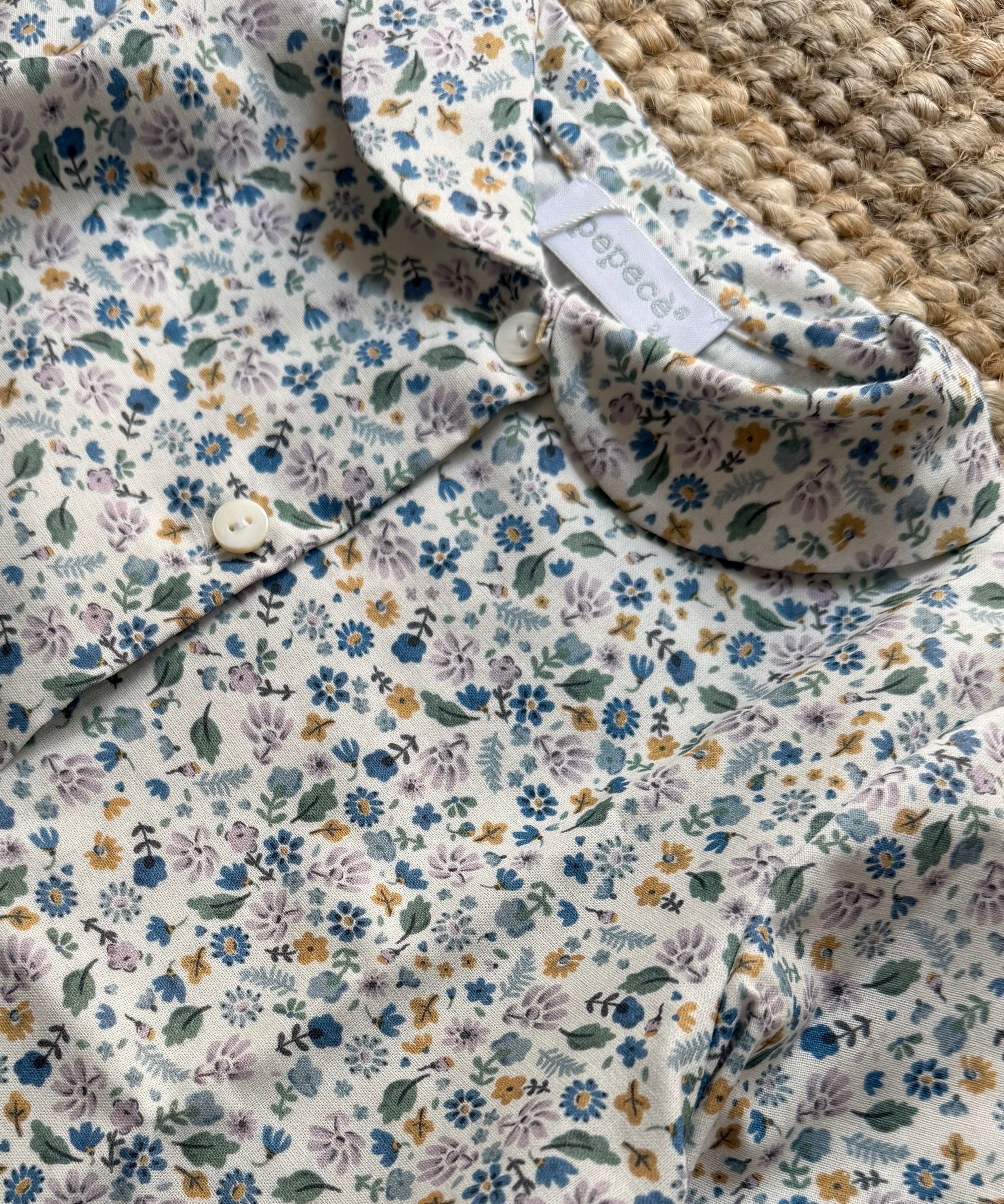 Camicetta fiorellini azzurro collo tondo 7320 77 Pepecè