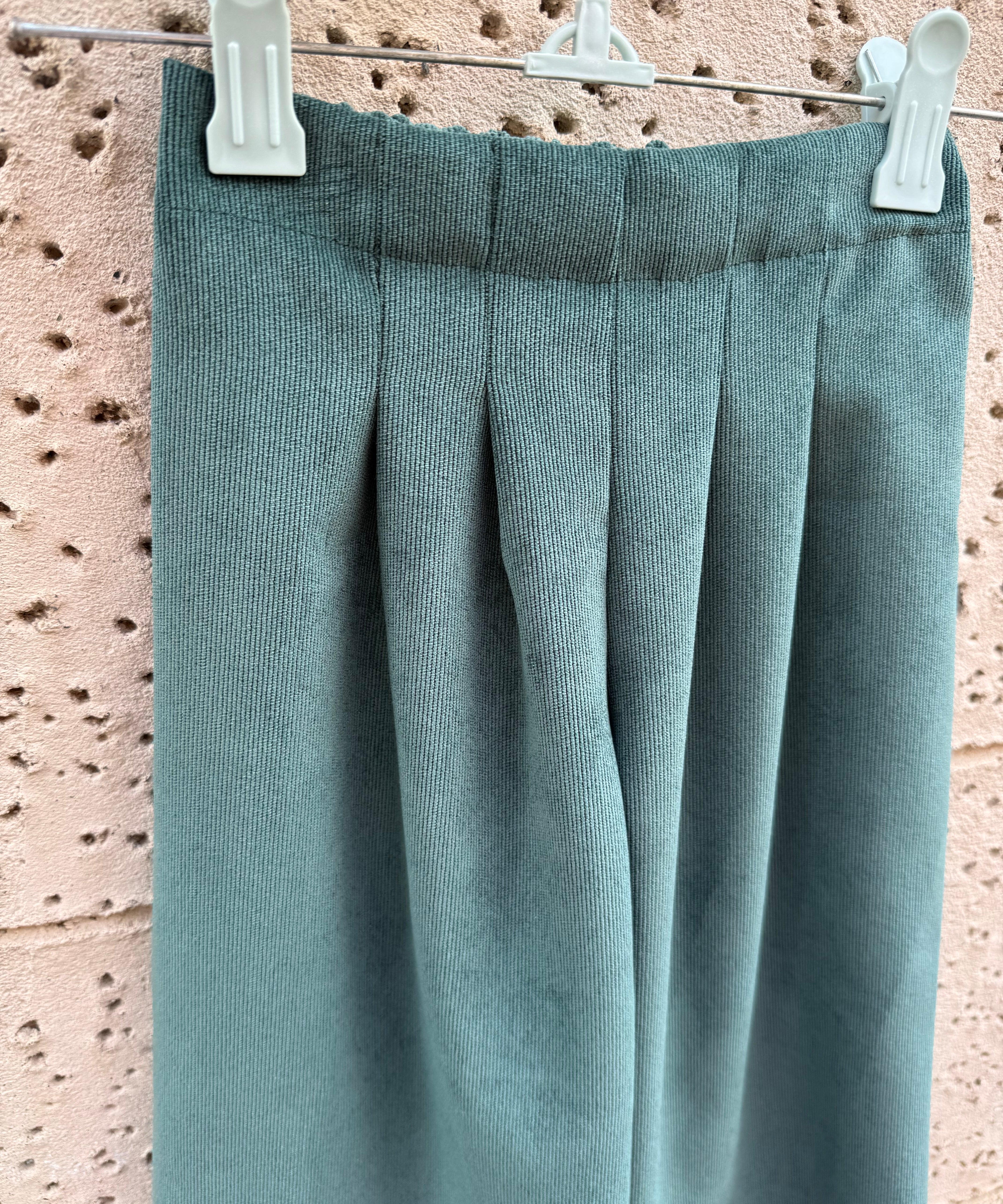 Pantalone palazzo LAB Ginny in velluto a microcostine verde con pences