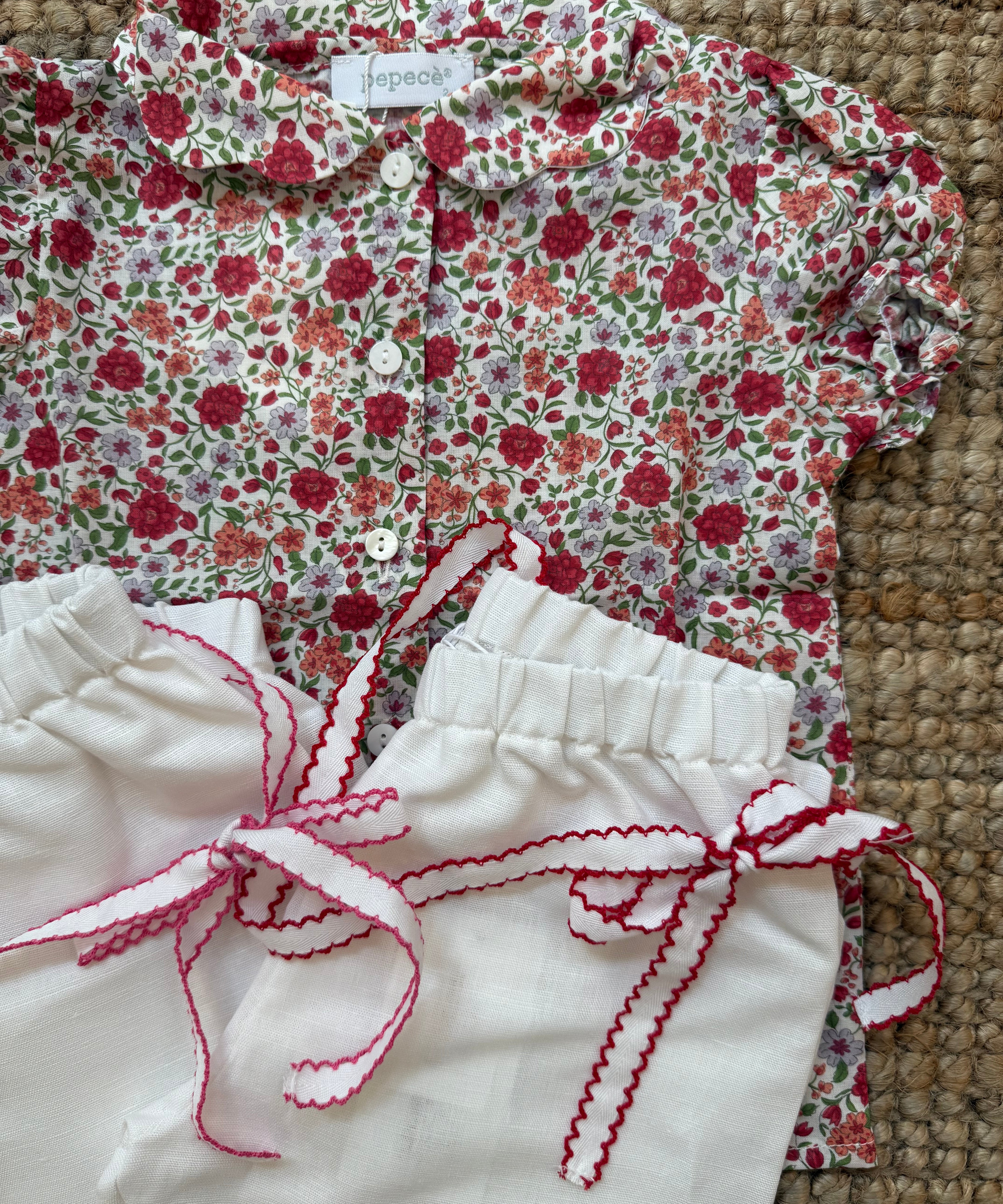 Shorts bianco con orlo profilo rosa centinato e cinturino con fiocco La Mascot 55/2501377