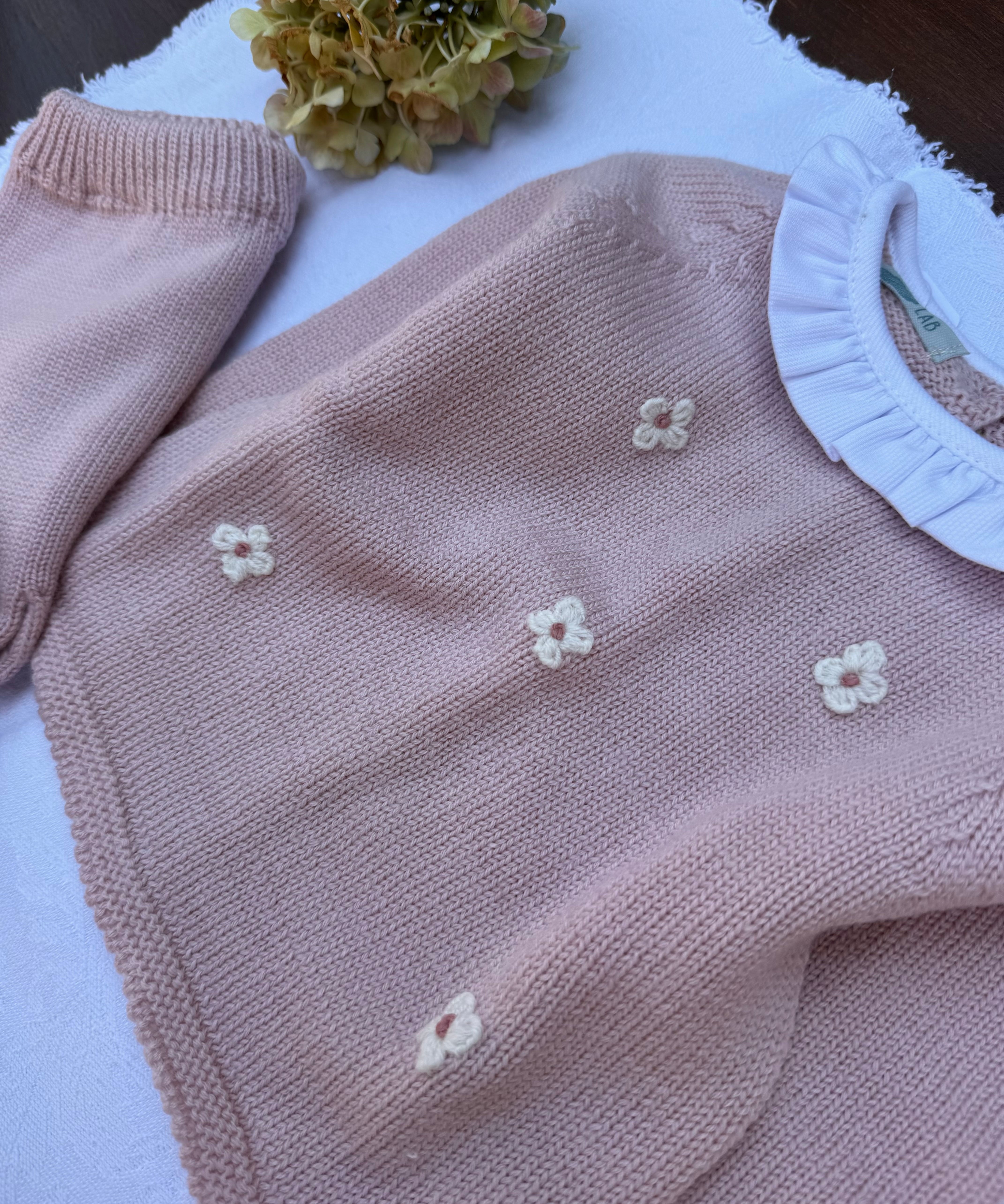 Completo rosa con colletto frill e ricamo fiorellini Mi Lucero x LA NUVOLA LAB 25070 25270