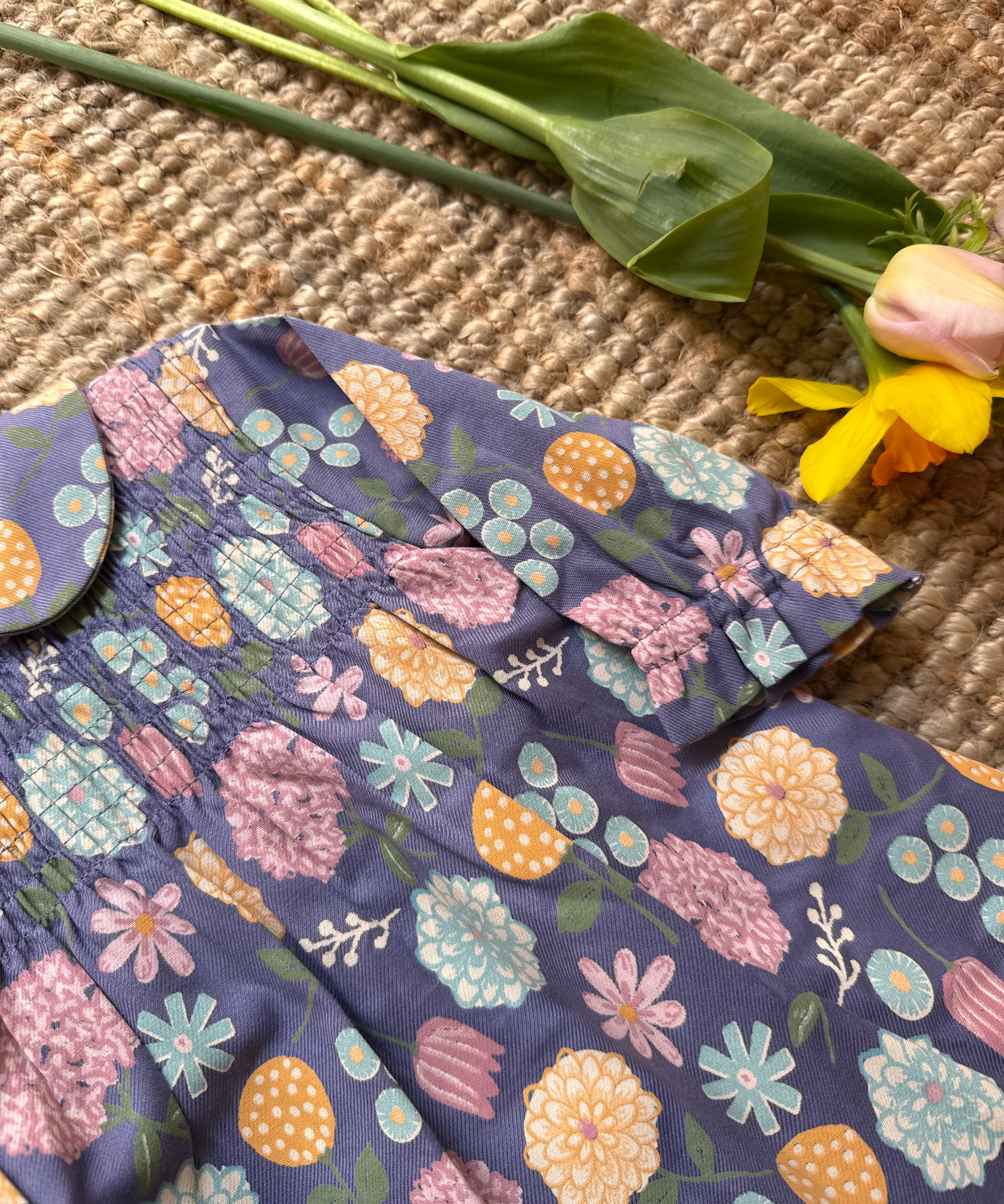 Abito fiori blu colletto rotondo e ricamo smock Pigeon 25SMODWBL