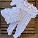 Tutina in ciniglia grigio con ricamo smock e colletto rosa in piquet BG52