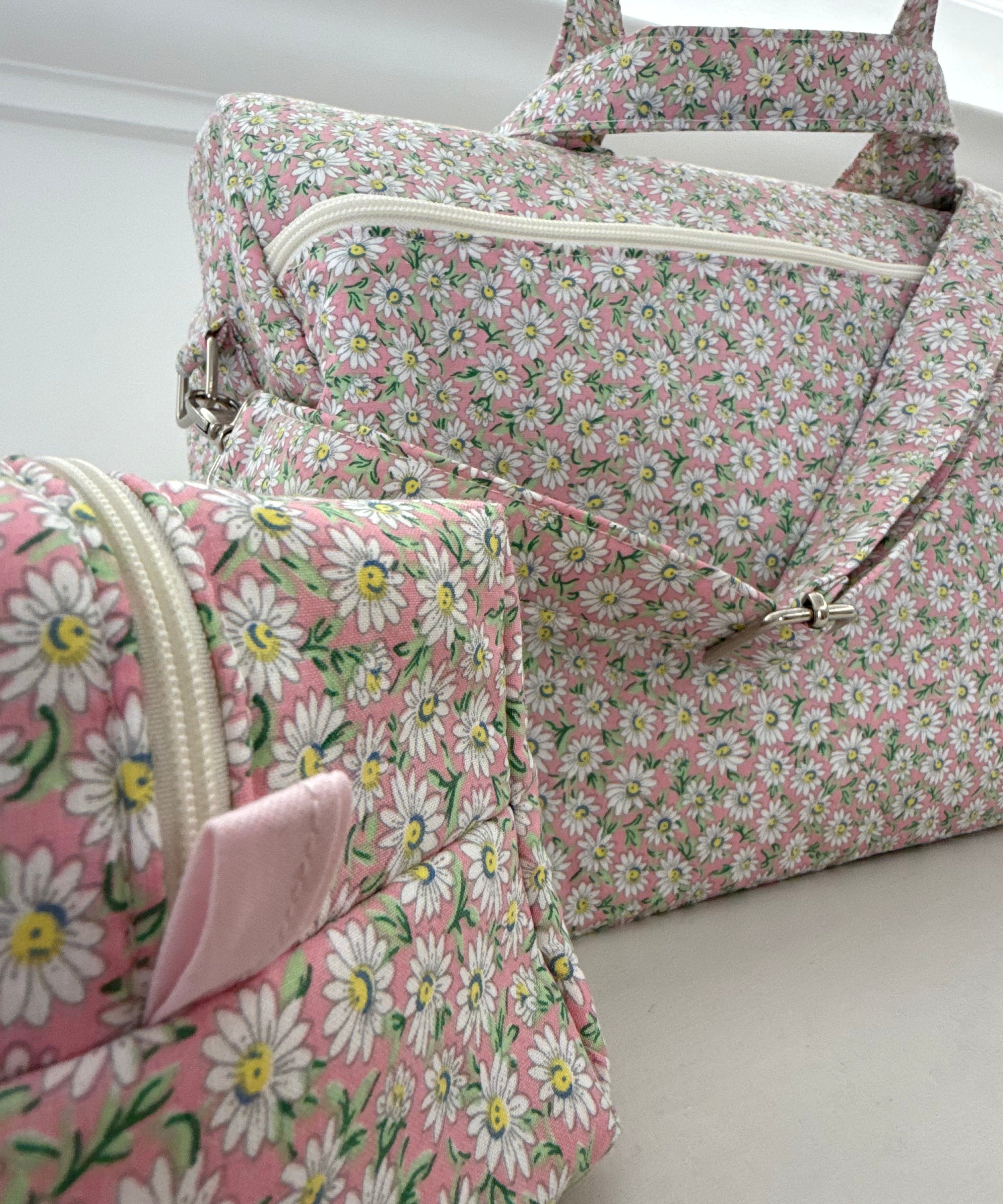 Beauty pochette cubotto LAB margherite rosa