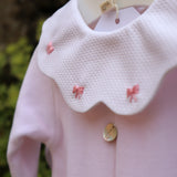 Tutina in ciniglia rosa con colletto petalo piquet ricamato con fiocchetti PQ50