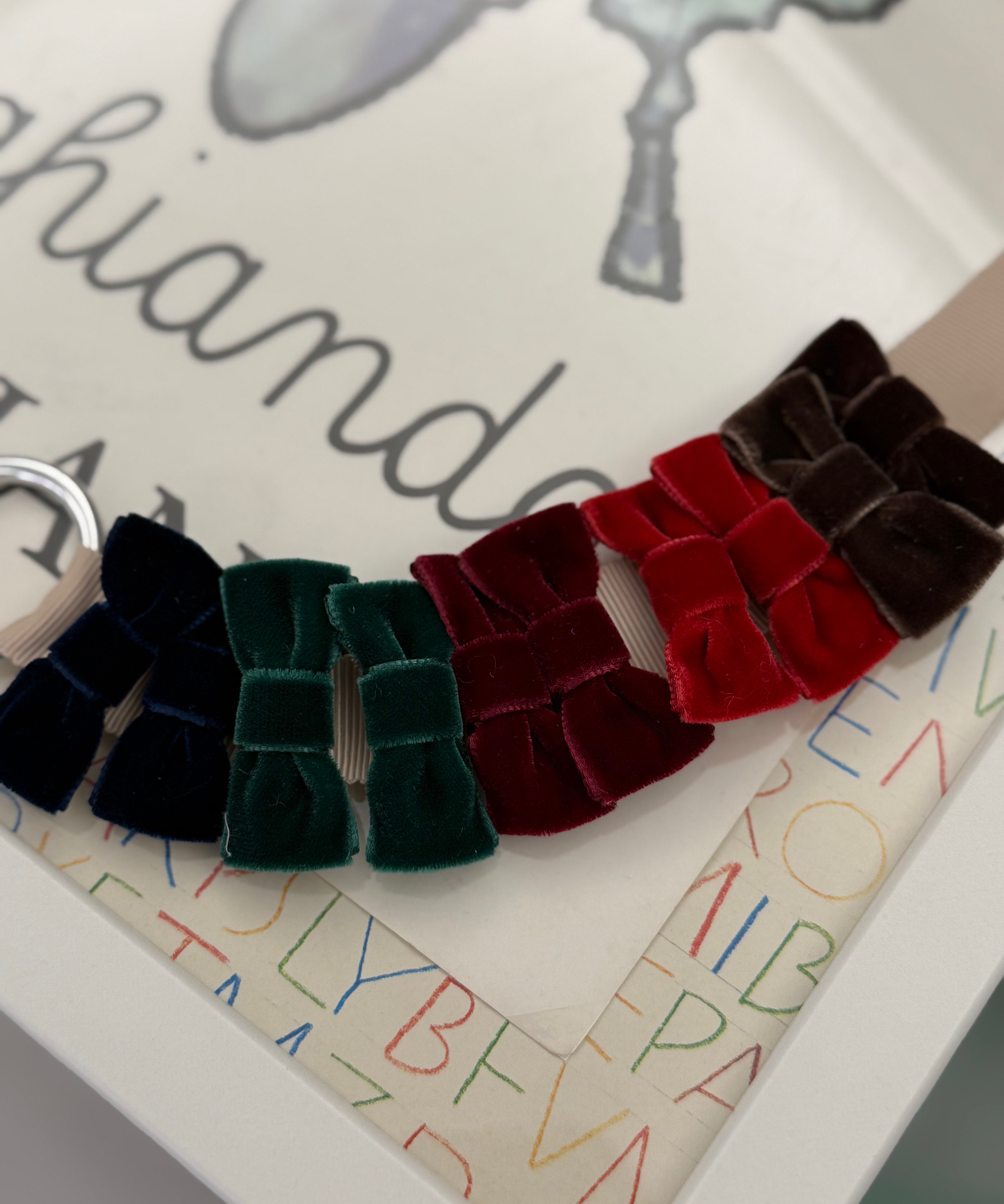 LAB headband covered in velvet with semi-rigid bow in matching tones