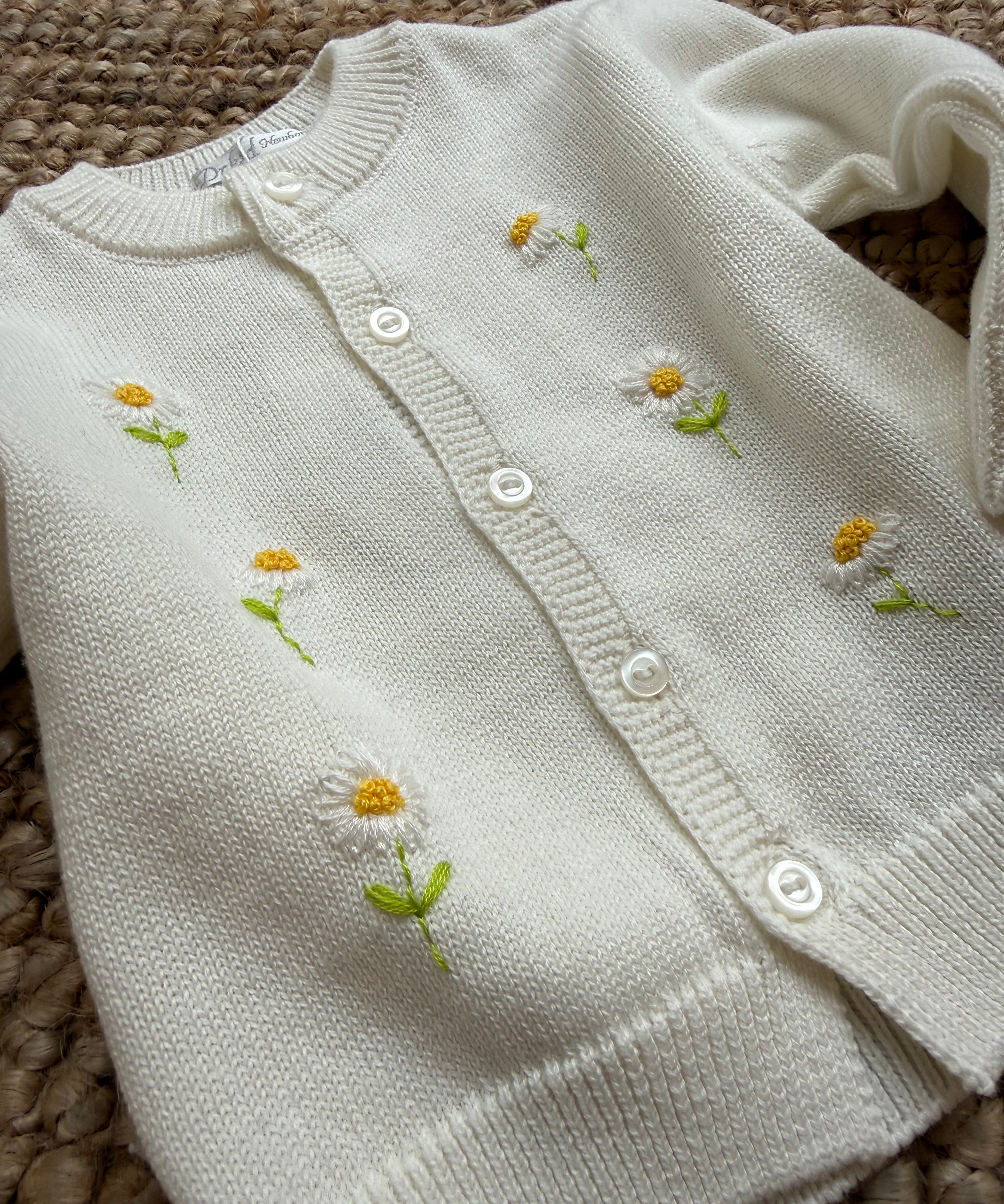 Cardigan girocollo burro ricamo margherite DK80