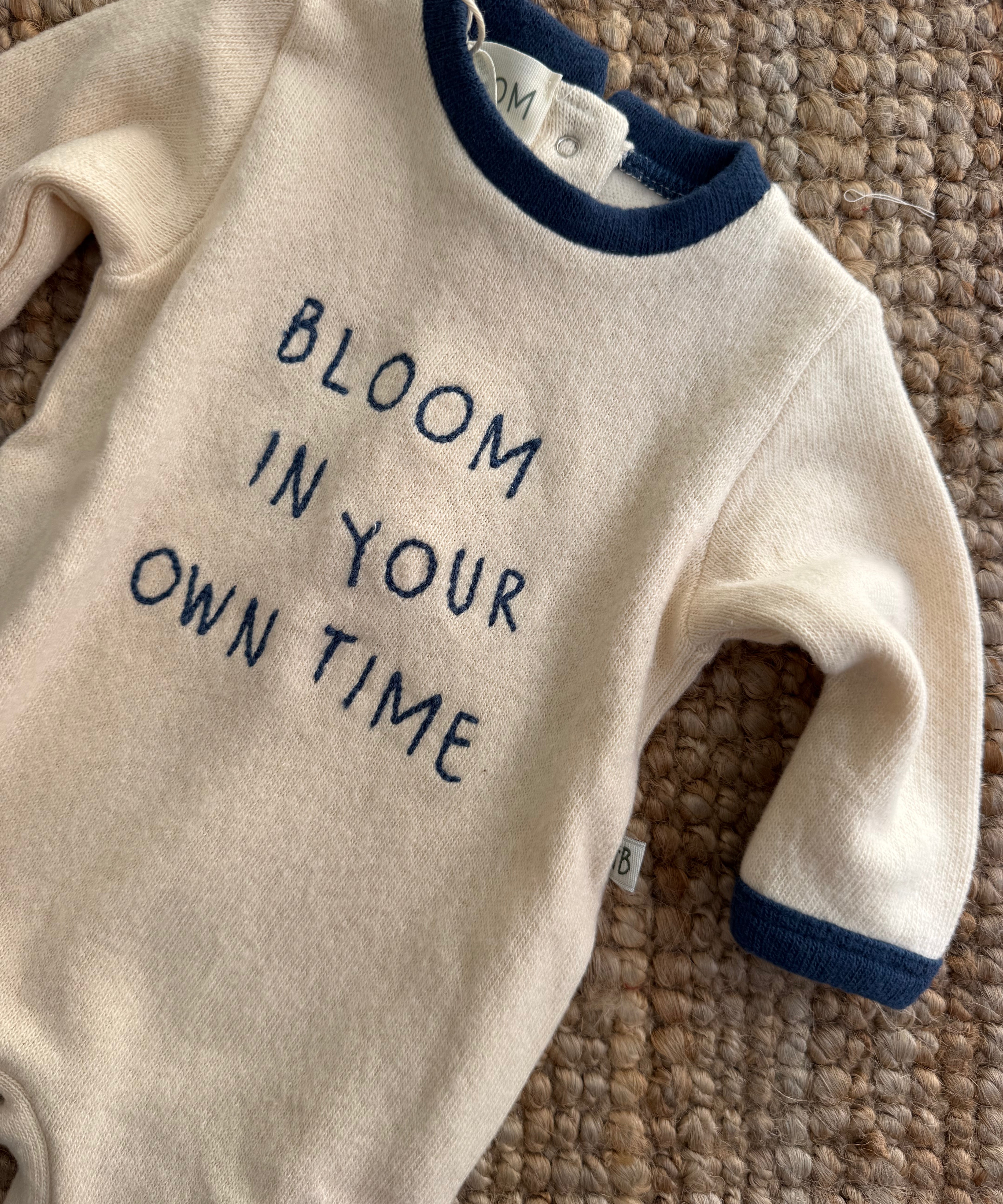 Tutina con dettagli contrasto 138301 Time to Bloom