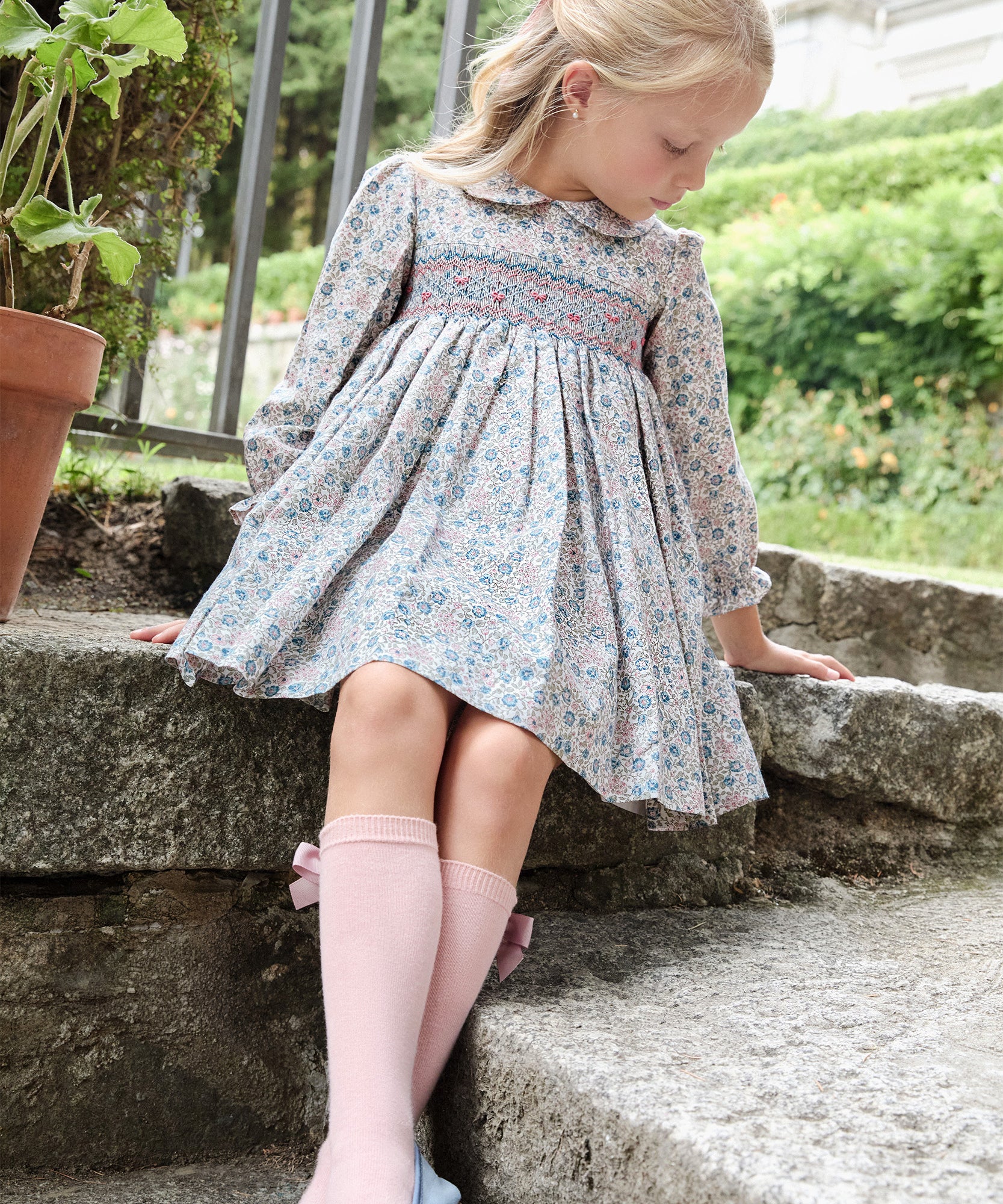 Abito fantasia azzurro ricamo smock B9071 Tartaleta