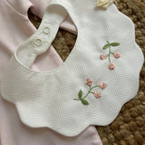 Bavaglino in piquet bianco ricamato a mano PQ230G Baby Gi