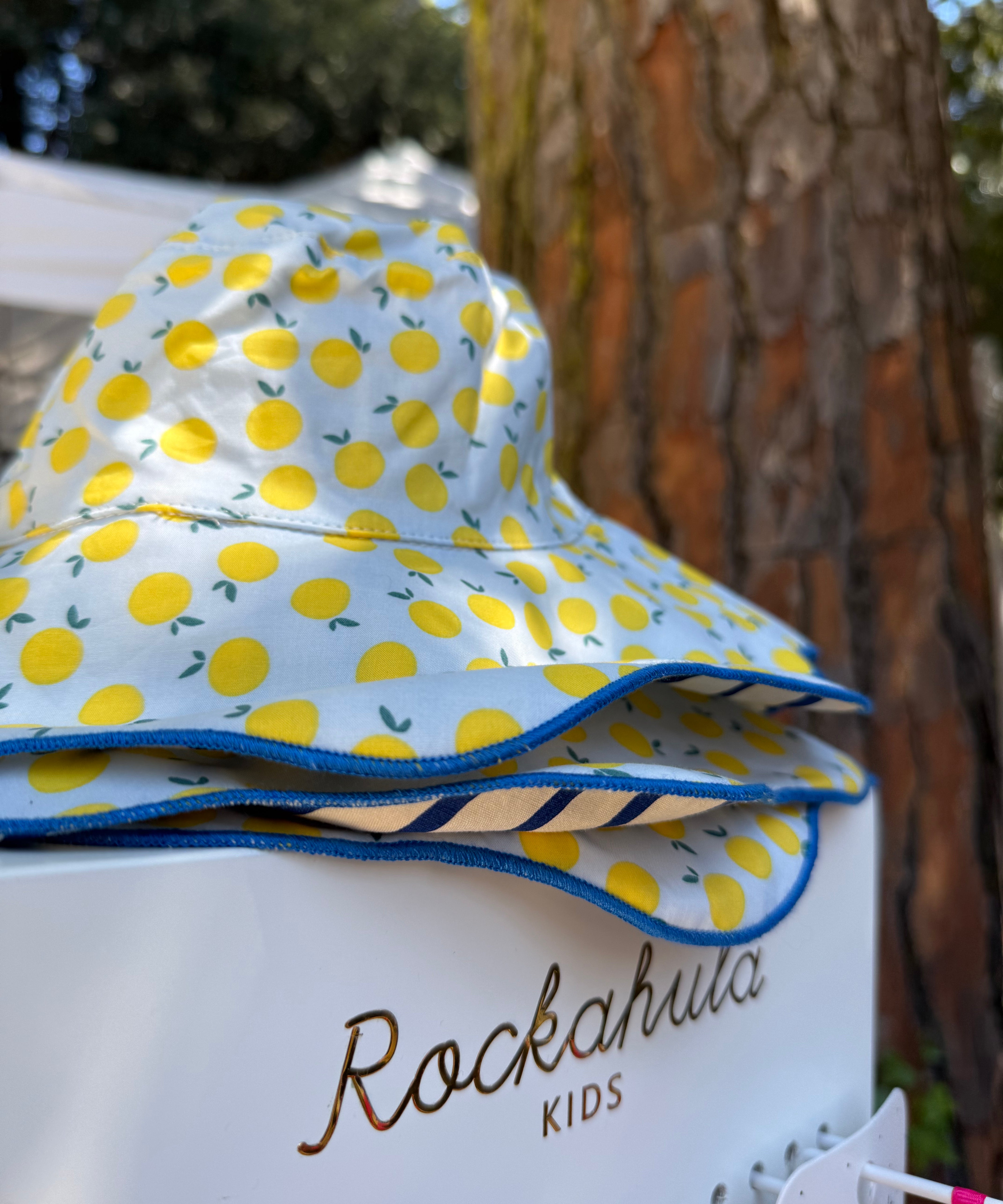 Cappello reversibile righe + limoni T2575B