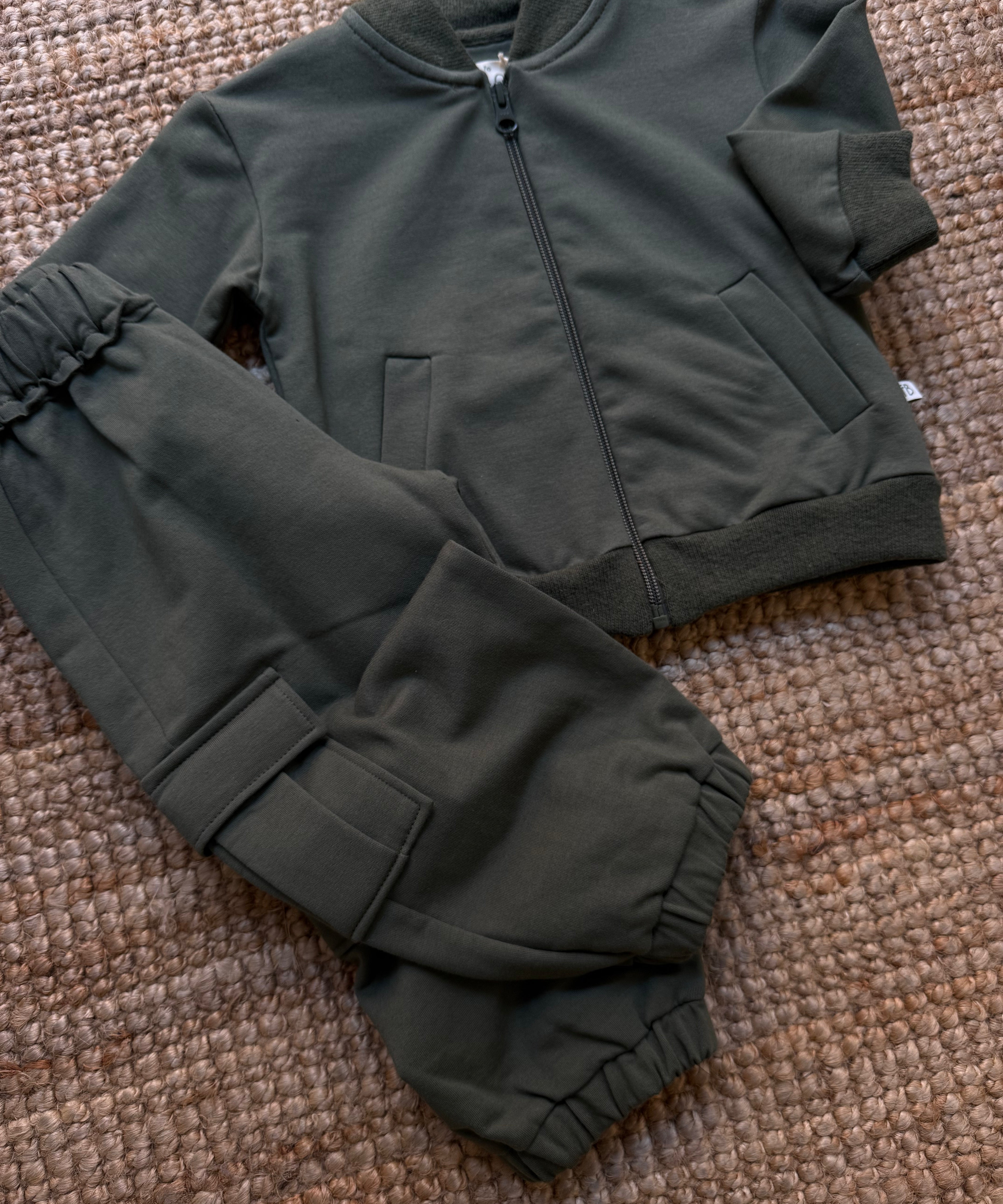 Completo bomber e pantalone tasche verde 138211 138205 Time to Bloom