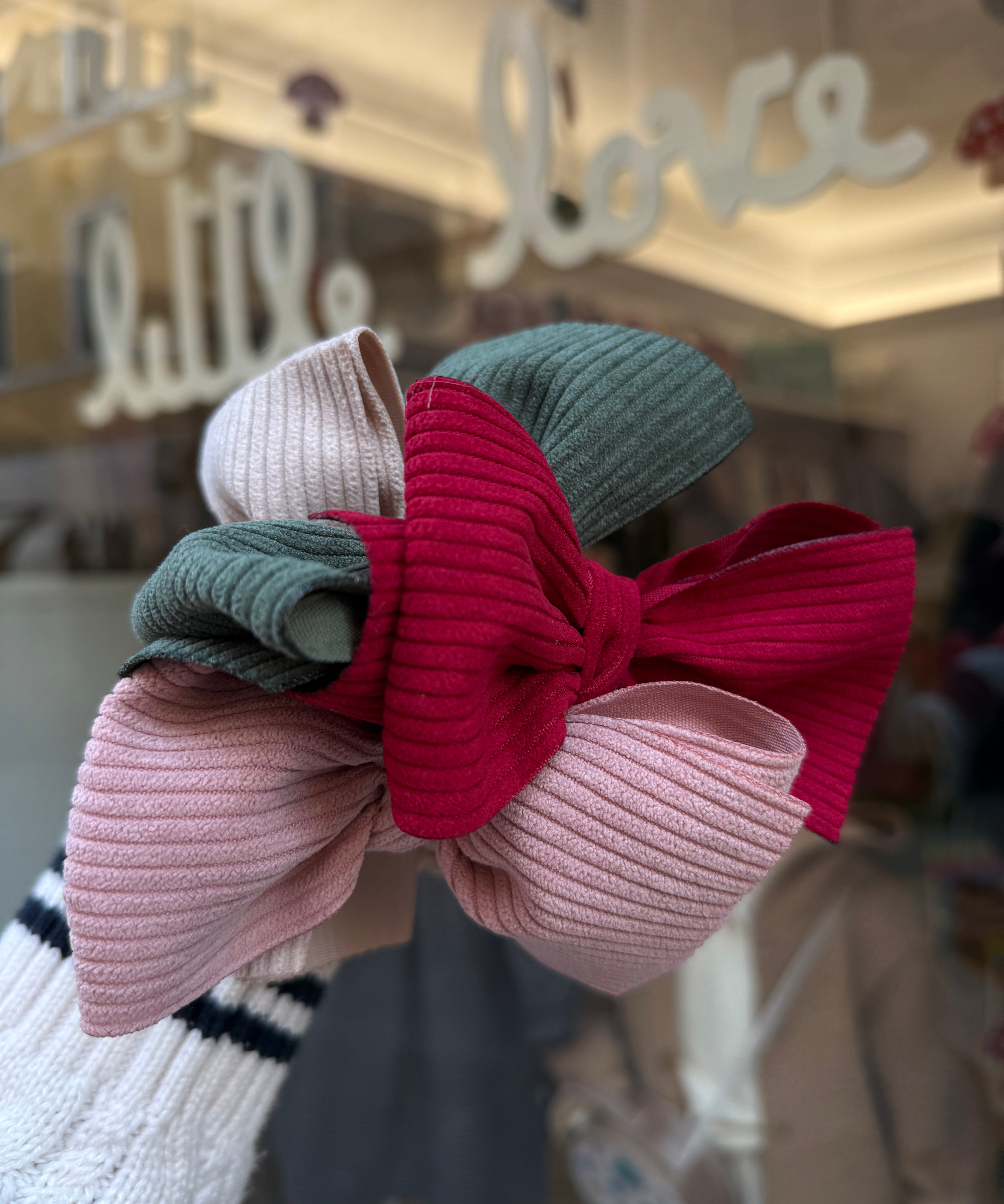 LAB headband covered in velvet with semi-rigid bow in matching tones