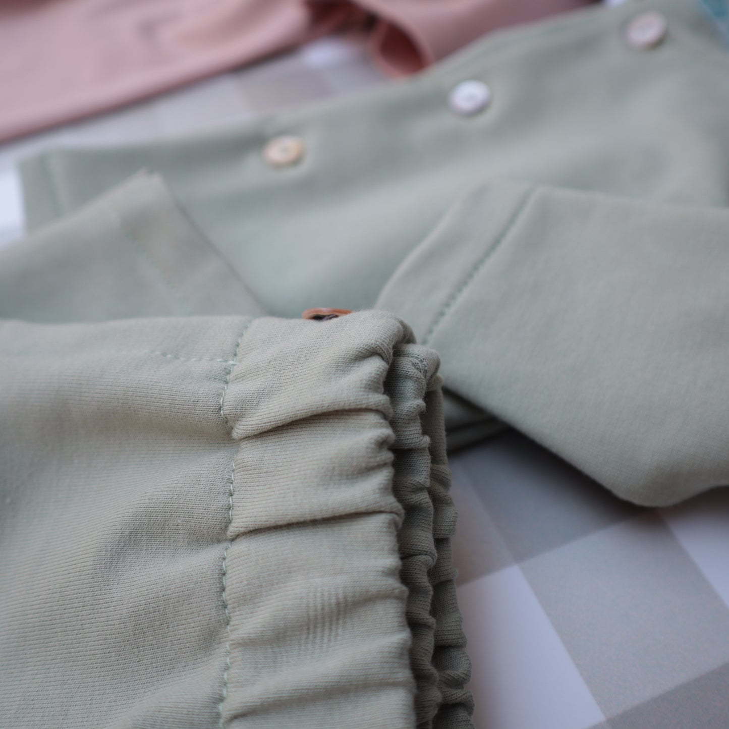 Completo Spring LAB cardigan girocollo e pantalone dritto verde sabbia