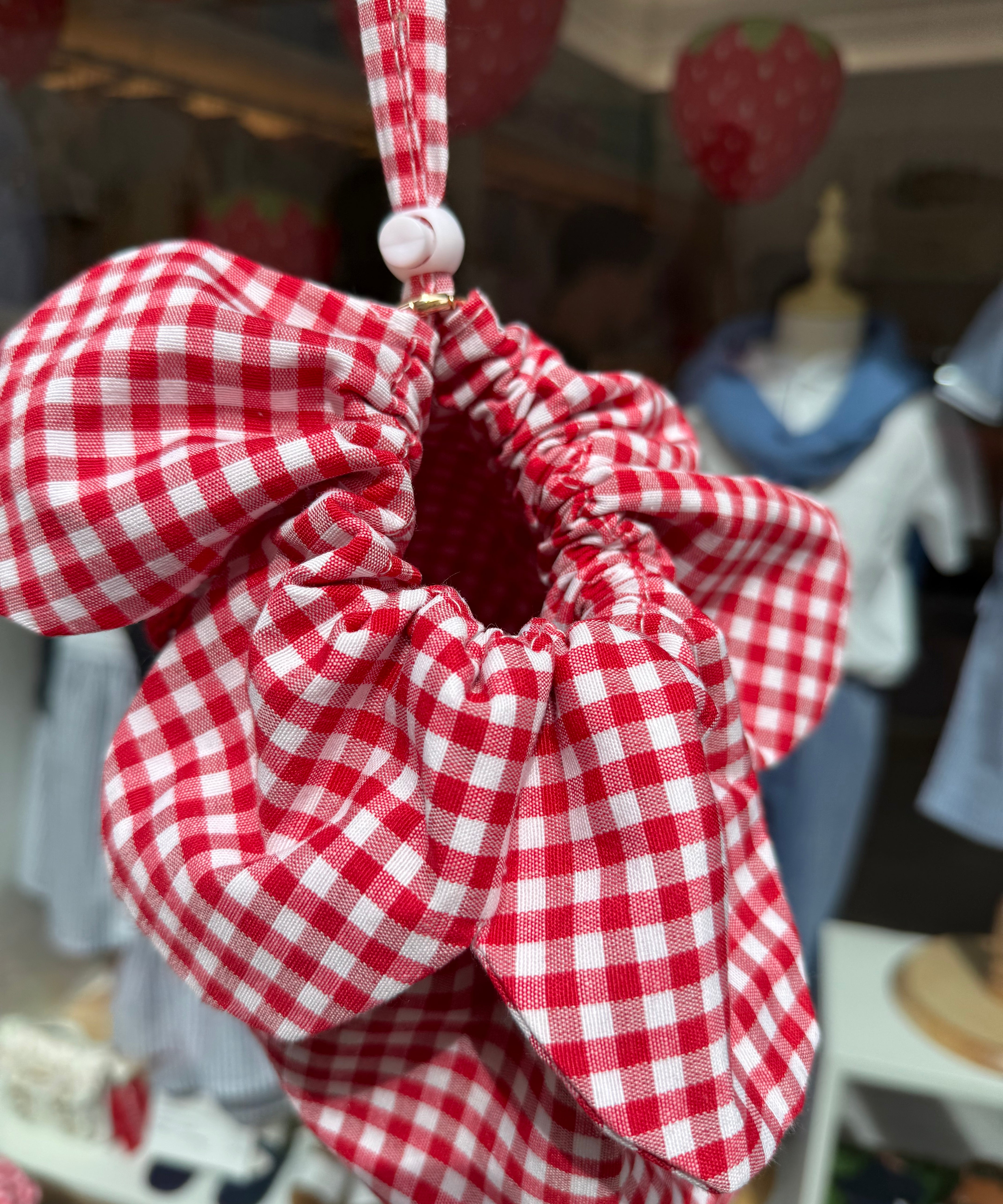 Borsa LAB con cappe vichy rosso e bianco charms cuore stoffa vintage e ciliegie crochet