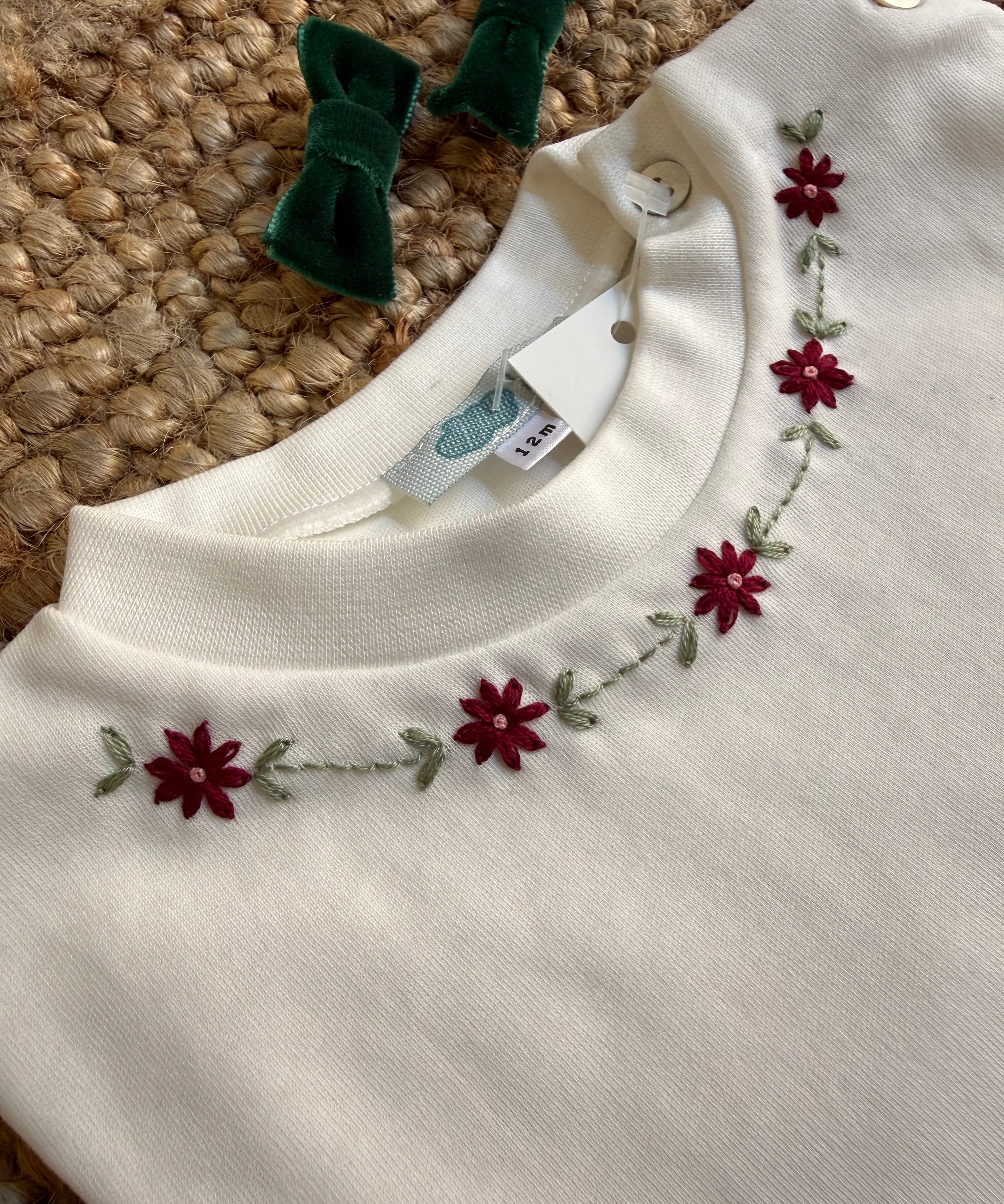 T-shirt LAB con fiori ricamati a mano