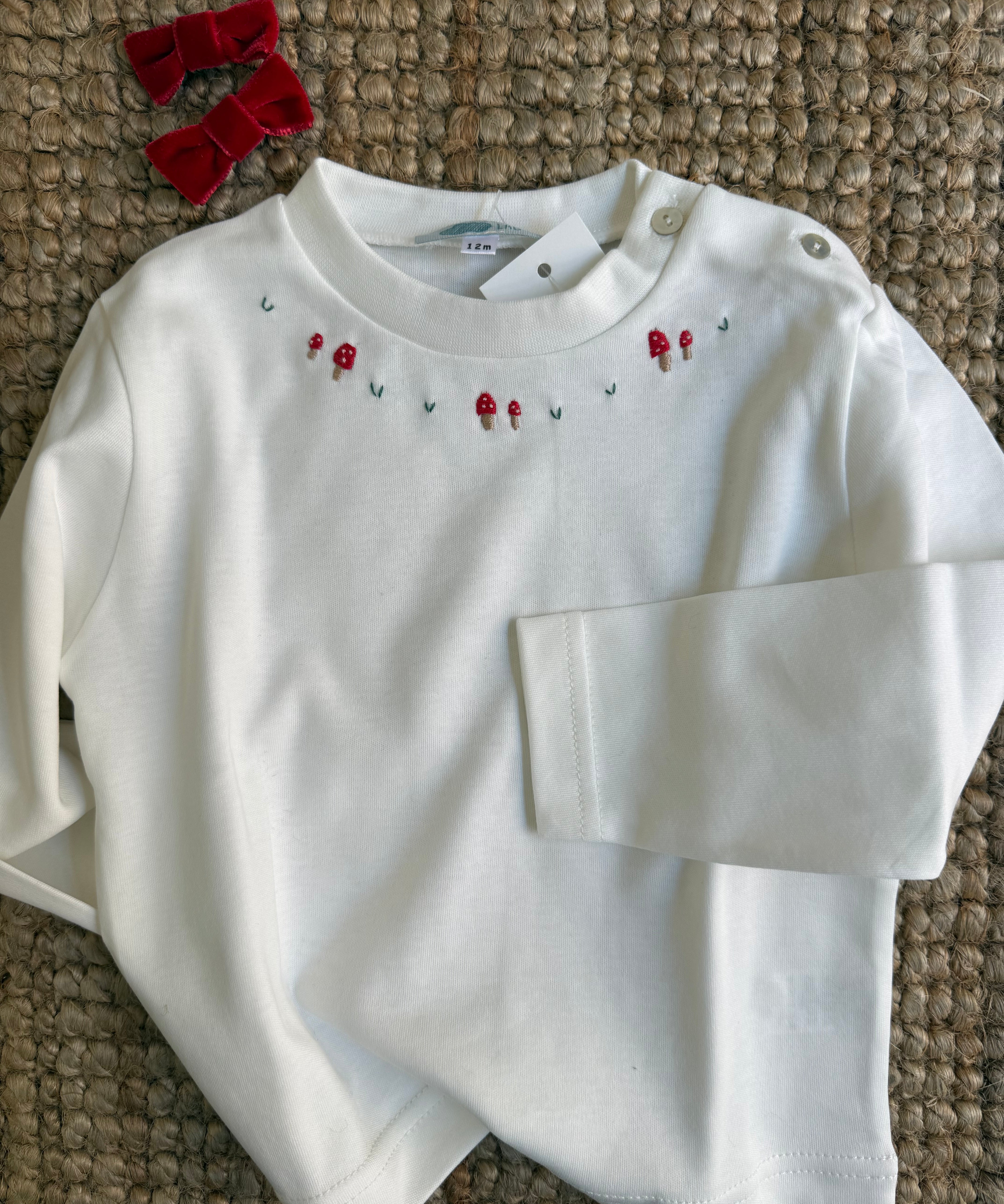 T-shirt LAB con funghetti ricamati a mano