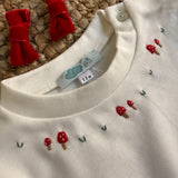 T-shirt LAB con funghetti ricamati a mano